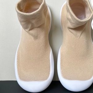 Sock shoes